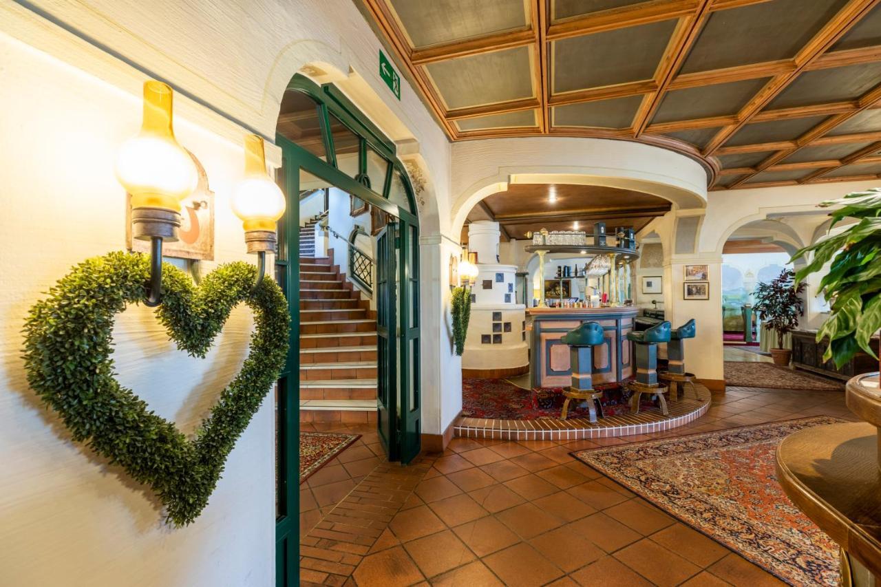 Hotel & Restaurant Wastlwirt Sankt Michael im Lungau Ngoại thất bức ảnh